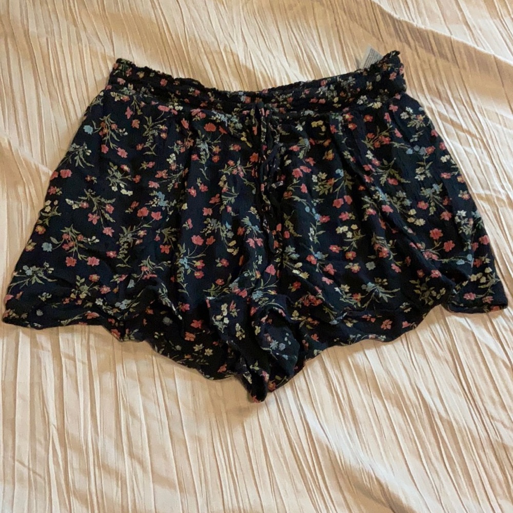 American Eagle Floral Fabric Short